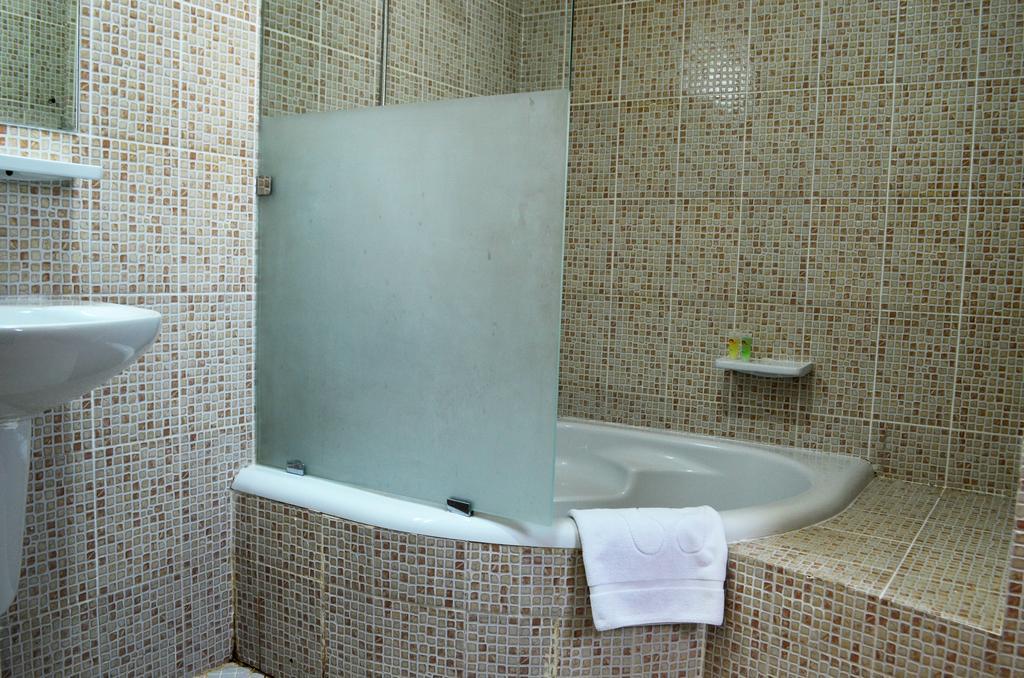 President Suites Apartments Manama Luaran gambar